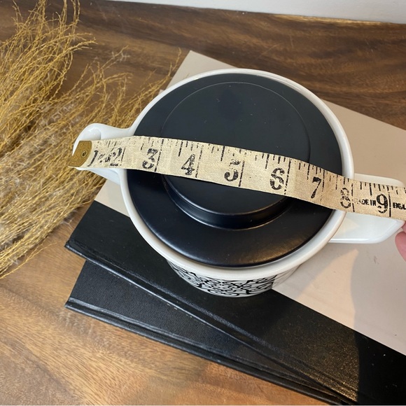 Johnson Bros England MCM Teapot, Medallion Design - Picture 11 of 12